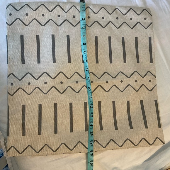 Pillow cover 18” x18” - Picture 5 of 5